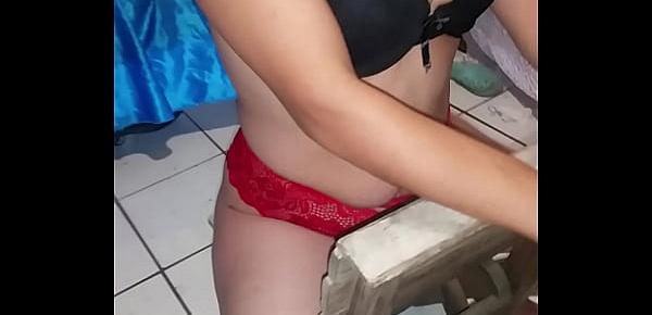  Vecina casada me modela tanga que le compre